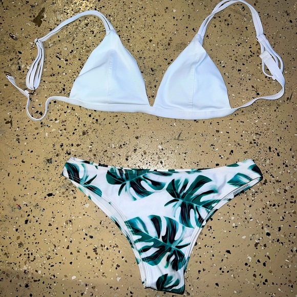 Bikini Set - Picture 1 of 3